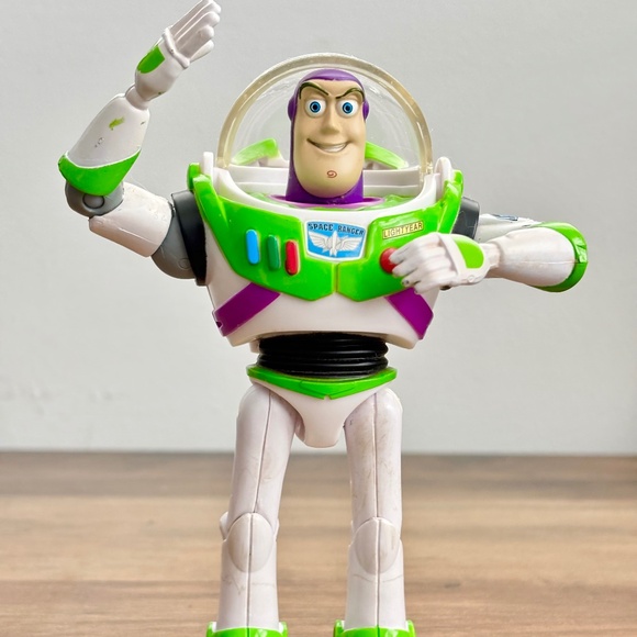 DISNEY Pixar Toy Story BUZZ LIGHTYEAR 5.5" Chopping Action Figure Jointed Topper - Picture 1 of 12